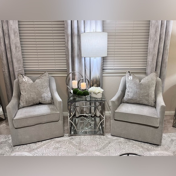 1-NWT CALLISTO HOME VELVET WEAVE DESIGN DECORATIVE
THROW PILLOWS - Picture 12 of 17